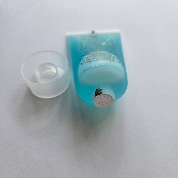 Avant Skincare Cleansing Gel Blue Volcanic Stone Purifying & Antioxidising Skin - Picture 3 of 4